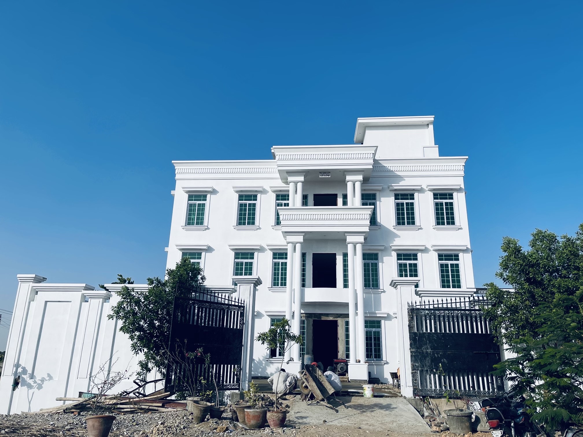 Exterior view of a home with Skizo uPVC casement windows in Karachi